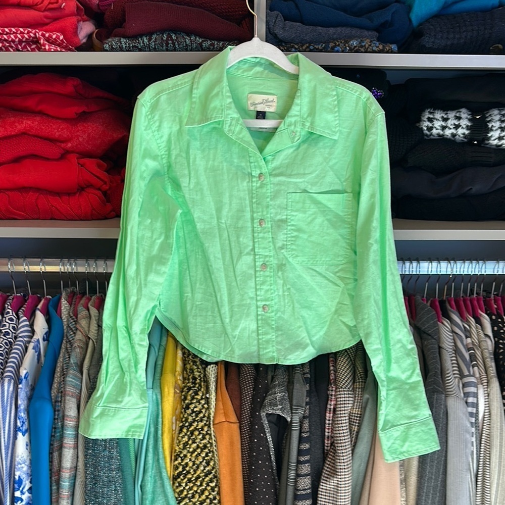 Universal Thread green long sleeve button down cropped shirt size XS NWT